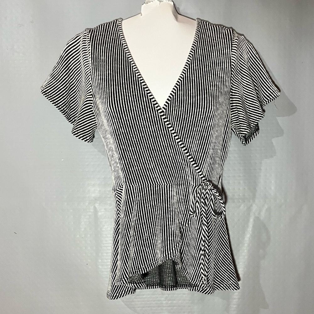 Women’s Wrap Top. Size Medium. EUC comes